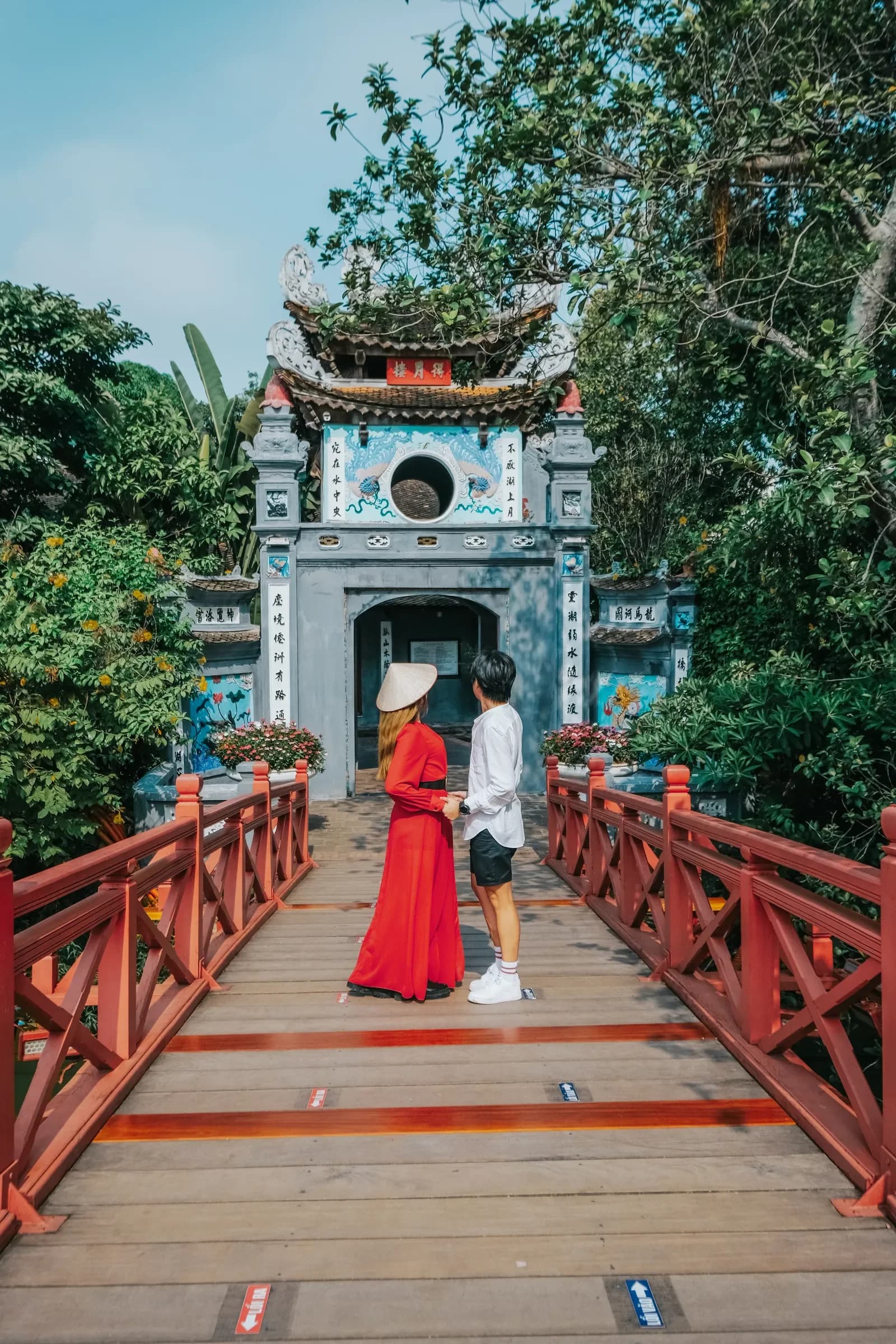 Hoan Kiem Lake photoshoot in Hanoi